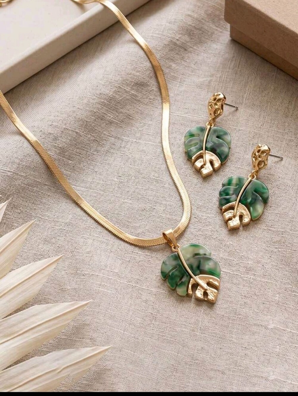 BRAND NEW ** Gold and Green Monstera Leaf Necklace & Earrings Set